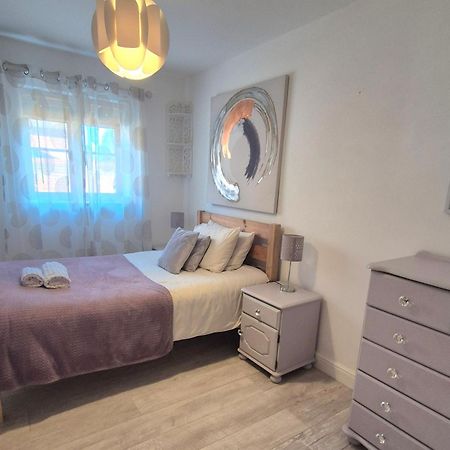 Spacious Two Bedroom Apartment With One Parking Space Thame Eksteriør bilde