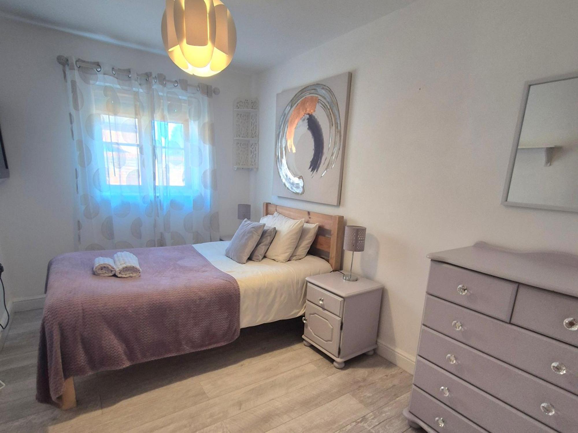 Spacious Two Bedroom Apartment With One Parking Space Thame Eksteriør bilde