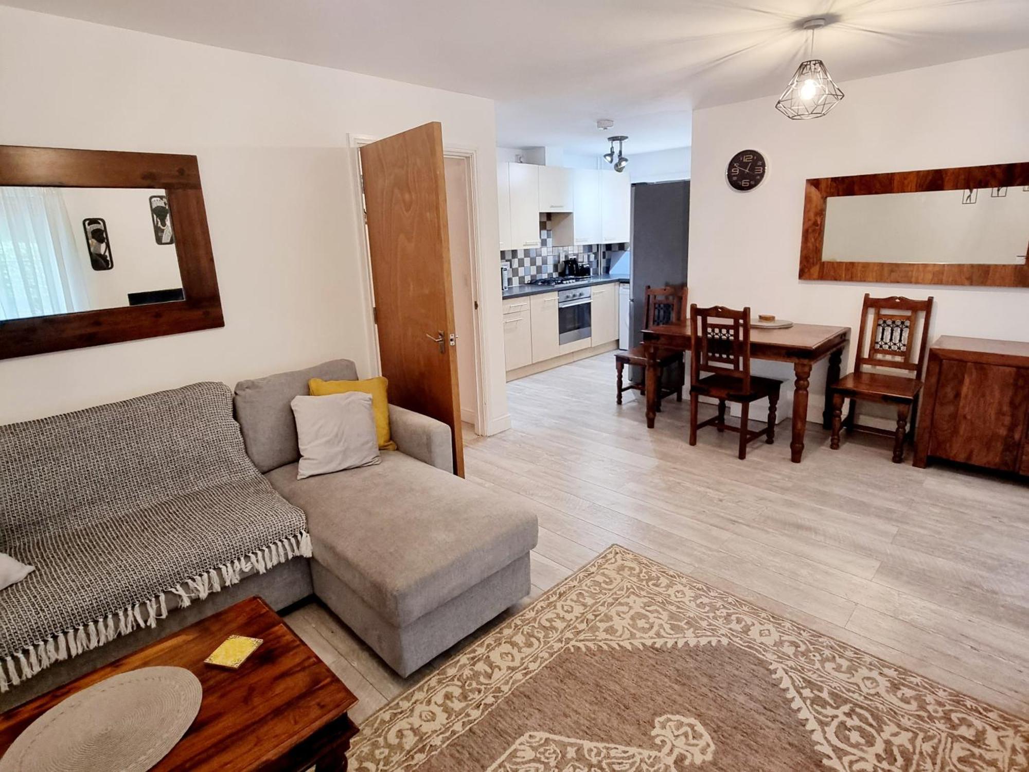 Spacious Two Bedroom Apartment With One Parking Space Thame Eksteriør bilde