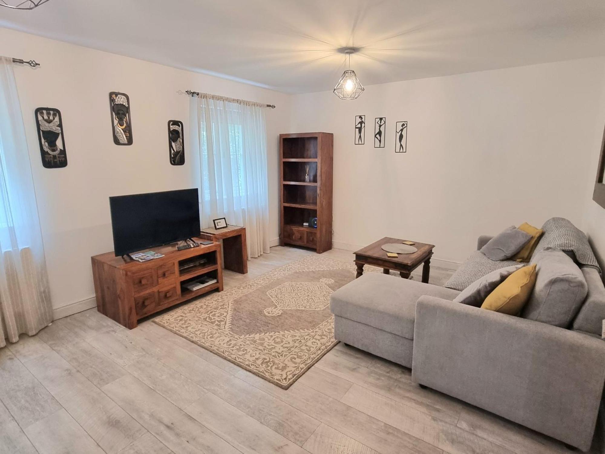 Spacious Two Bedroom Apartment With One Parking Space Thame Eksteriør bilde