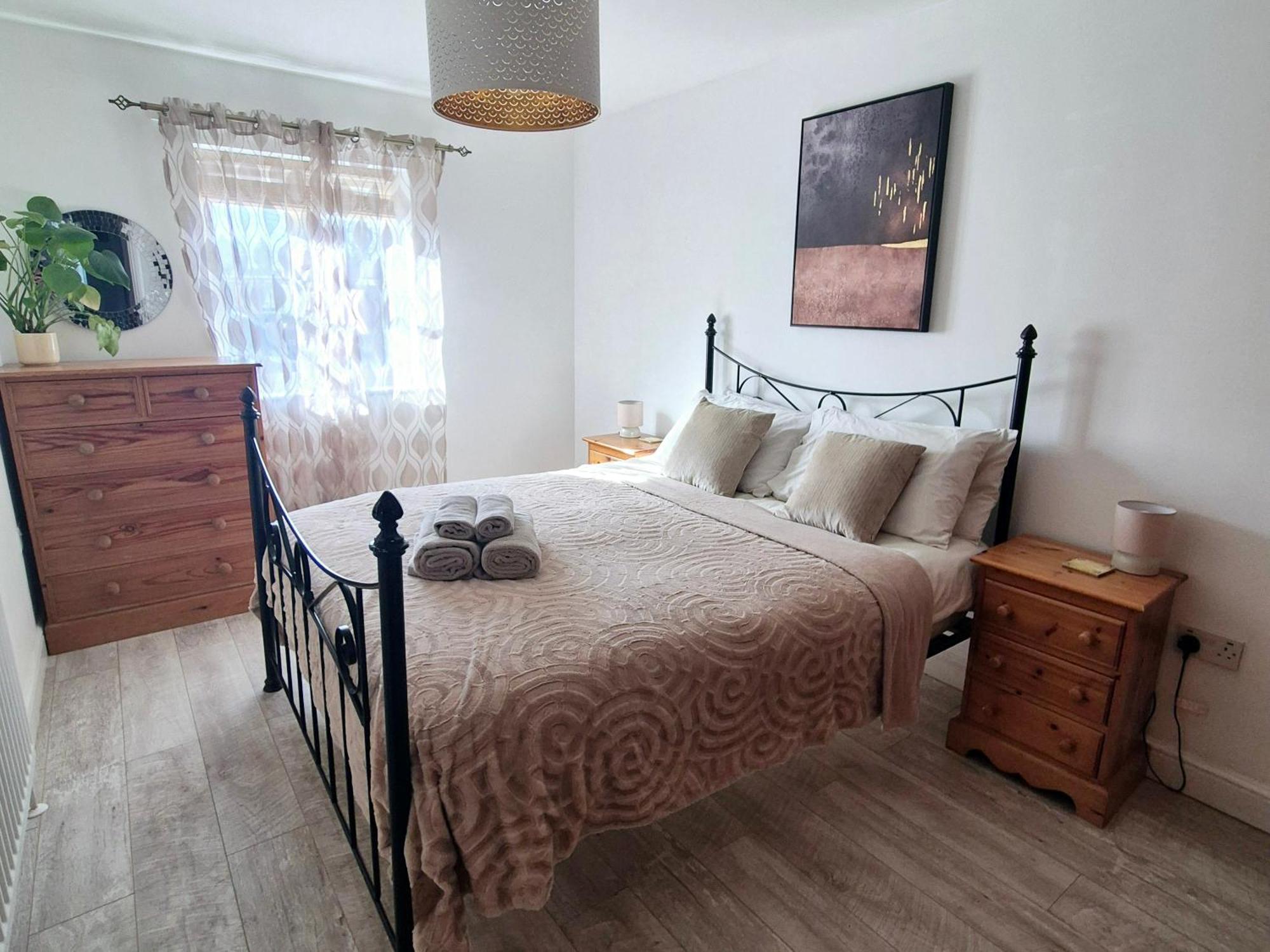 Spacious Two Bedroom Apartment With One Parking Space Thame Eksteriør bilde